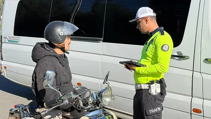 Fethiye'de Mustafa Kemal Bulvarı'nda trafik uygulaması: Ehliyetsiz sürücülere geçit yok