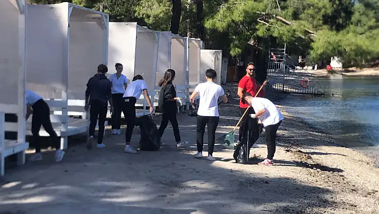 Fethiye'de Öğrenciler Deniz ve Sahil Temizliği Yaptı