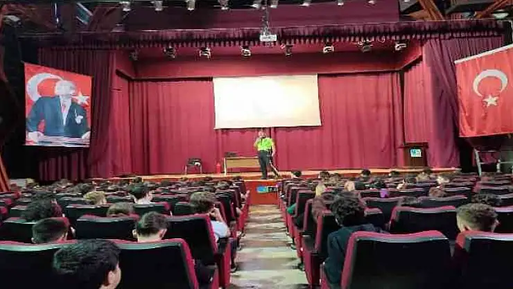 FETHİYE'DE ÖĞRENCİLER 'TRAFİK DEDEKTİFİ' OLUYOR