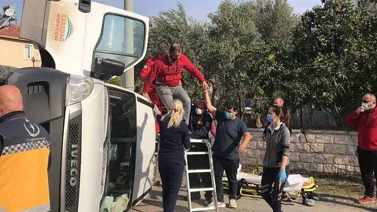  Fethiye'de otomobille minibüs çarpıştı: 2 yaralı