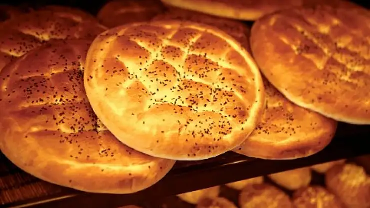 Fethiye'de Ramazan Pidesi Kuyruğu