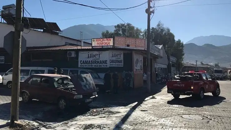 Fethiye'de Seyir Halindeki Otomobil Yandı