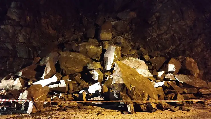 Fethiye'de Şiddetli Yağış Toprak Kaymasına Neden Oldu