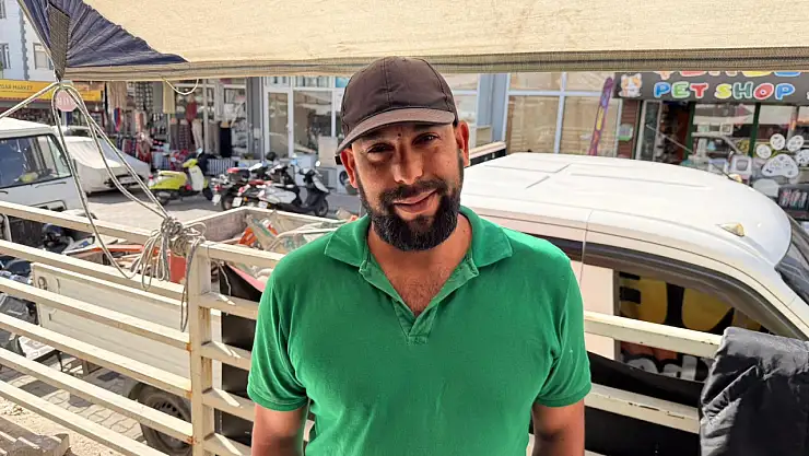 Fethiye'de tezgahından melodi satan esnaf: Kuştan düdük cümbüşü