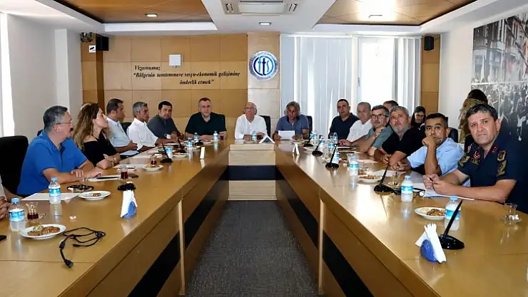 FETHİYE'DE TRAFİK VE OTOPARK SORUNUNA ÇÖZÜM ARANIYOR