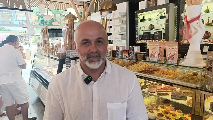 Fethiye'de Turistler Tatlıya ve Dondurmaya İlgi Gösteriyor