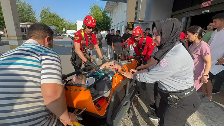 Fethiye'de Yamaç Paraşütçüsü Kayalıklara Düştü