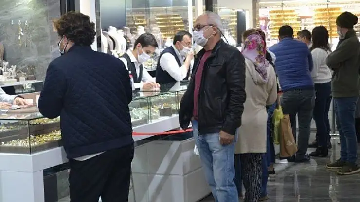 Fethiye'de yılbaşı alışveriş telaşı yaşandı