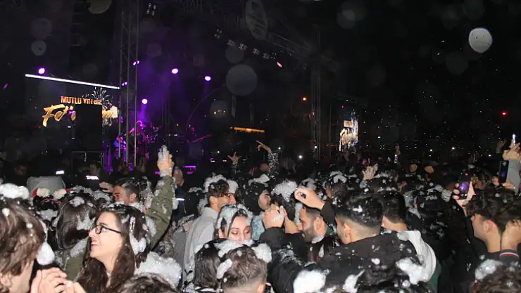 FETHİYE'DE YILBAŞI RENKLİ GEÇTİ