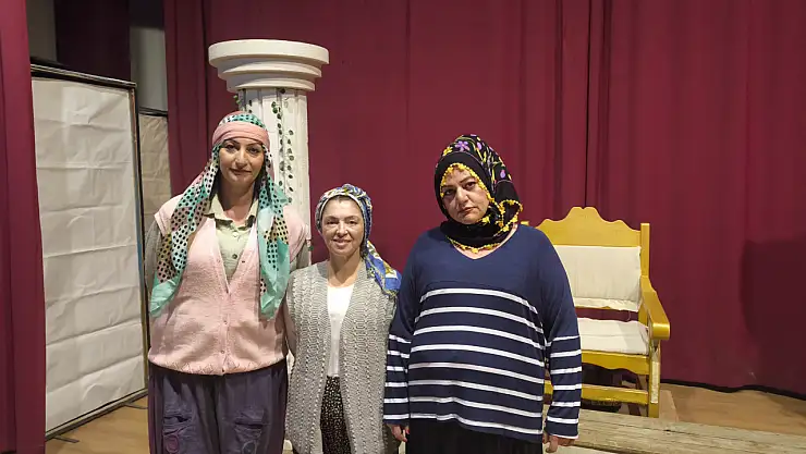 Fethiye Ege Sen Sanat Derneği'nin ilk oyunu 'Aşk Grevi' seyircisini bekliyor