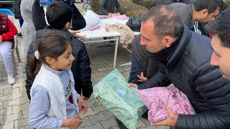 FETHİYE, İSKENDERUN'DAKİ DEPREMZEDE ÇOCUKLARI DA UNUTMADI 