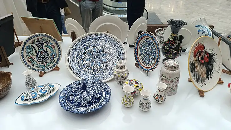 Fethiye Kardelen Sanat Derneği Tarafından 'Anne Eli Değmiş Gibi' Sergisi