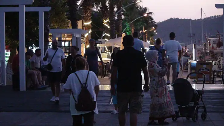 Fethiye kordonda akşam hareketliliği