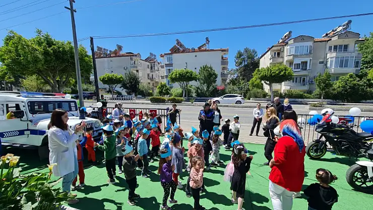 Fethiye polisi gönül köprüsü kurmaya devam ediyor 