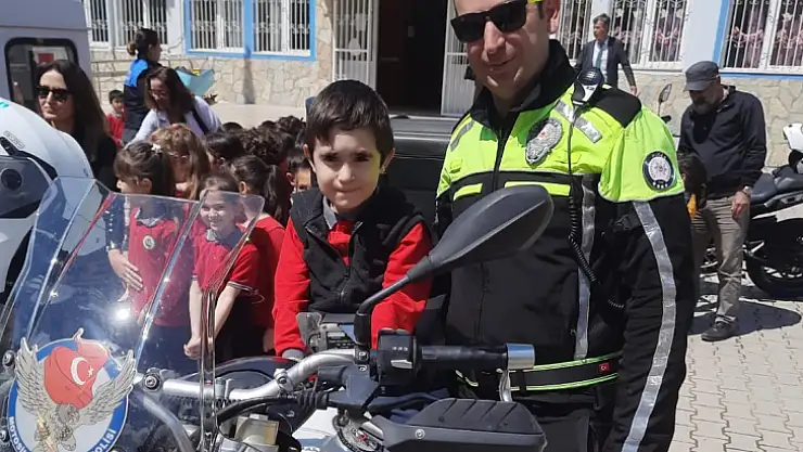 Fethiye polisi öğrencilere polislik mesleğini tanıttı