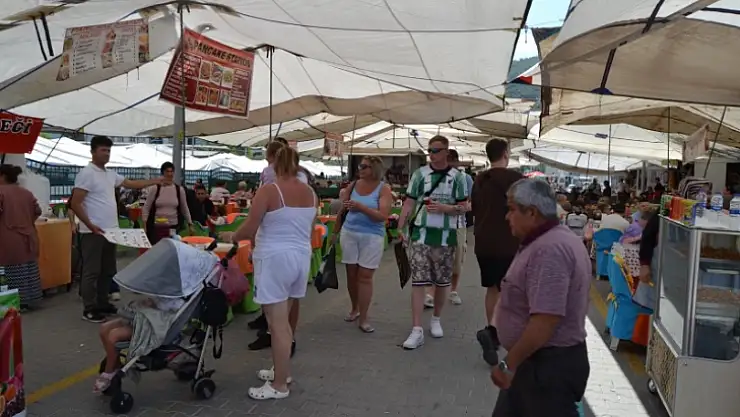 Fethiye Salı Pazarı, turistlerin gelmesiyle yaz sezonunu açtı