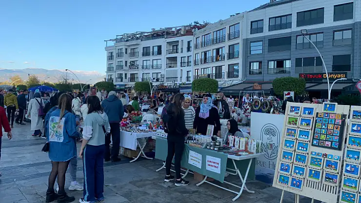 Fethiye Yeni Yıl Pazarı'nda Yoğunluluk