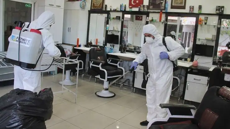 Fethiye'de berber ve kuaförler dezenfekte edildi