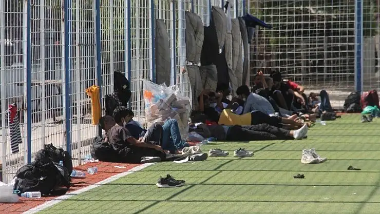 FETHİYE'DE ORMANLIK ALANDA 54 KAÇAK GÖÇMEN YAKALANDI