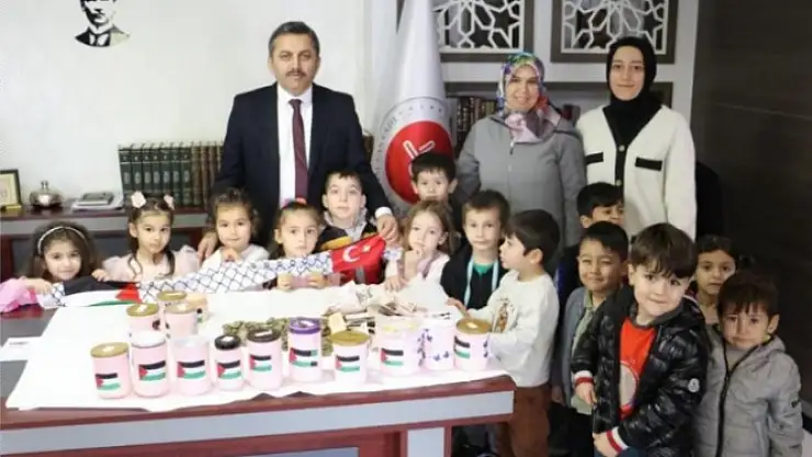 Fethiyeli minikler kumbaralarını Filistin için açtı