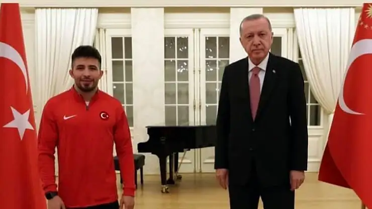 Fethiyeli Şampiyon Atlı, külliyede