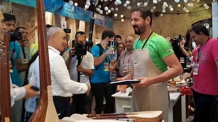 FETHİYELİ SAZ USTASI BU KEZ BÜYÜKÇEKMECE'DE