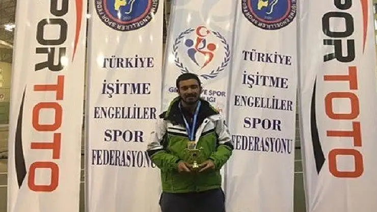 Fethiyeli Tenis Sporcusundan Çifte Şampiyonluk