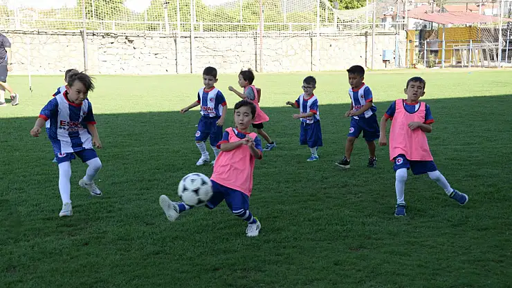 Fethiyespor'da Futbol Okulu Çalışmaları Başladı