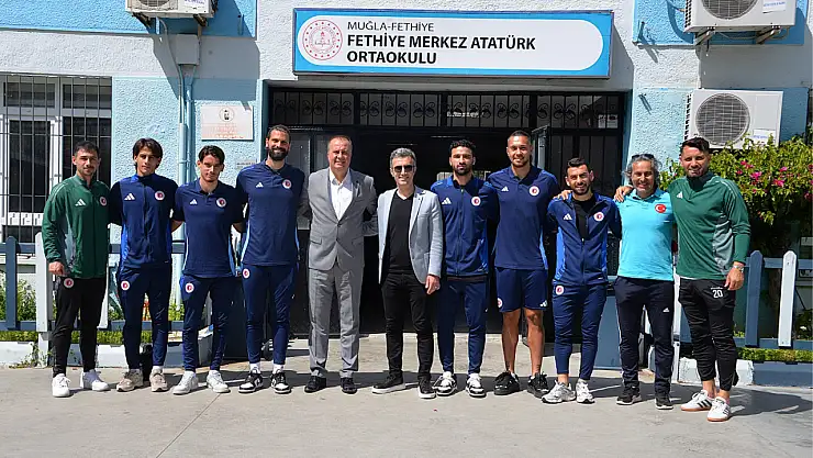 Fethiyespor'dan Atatürk Ortaokulu'na Bayram Ziyareti
