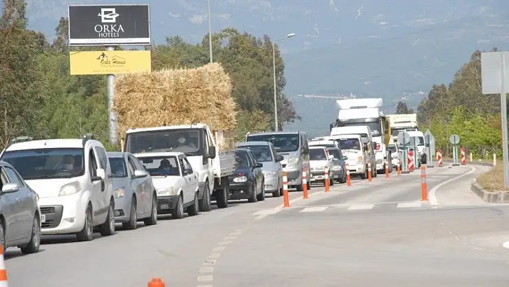 Fethiye'ye Girişte 3 Km Araç Kuyruğu