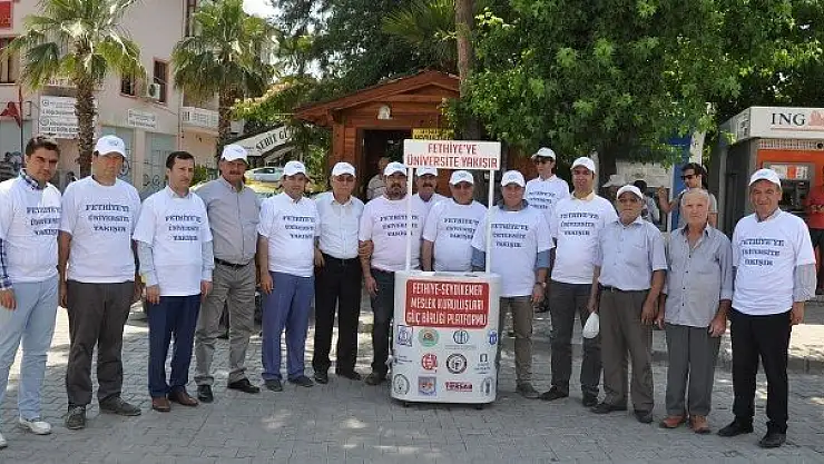 Fethiye'ye Üniversite Yakışır imza kampanyası Seydikemer'de de yoğun ilgi gördü.