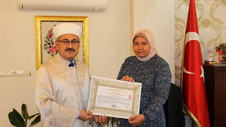 FİLİPİNLİ NENET MUĞLA'DA MÜSLÜMAN OLDU