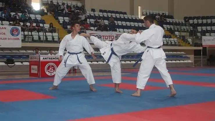 Final Müsabakalarında Elektrikler Kesilince Yarışmaya Ara Verildi