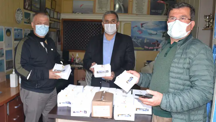 Fitre zekat zarfları muhtarlara teslim ediliyor 