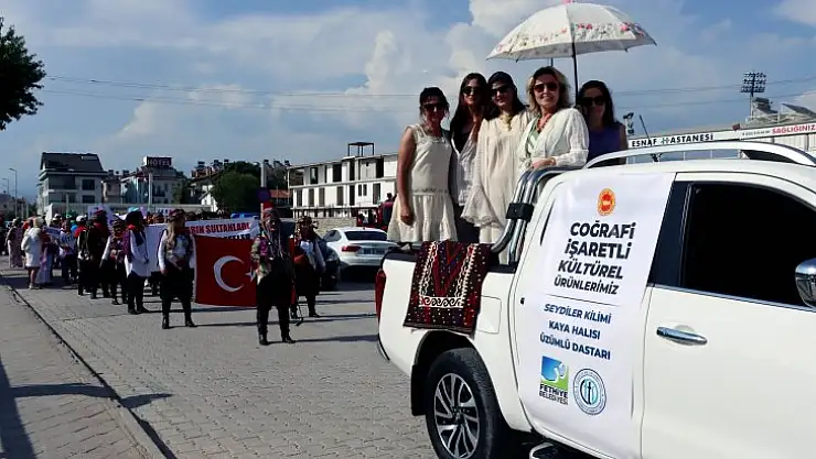 FTSO, LİKYA KARNAVAL YÜRÜYÜŞÜ KORTEJİNDE COĞRAFİ İŞARETLİ KÜLTÜREL ÜRÜNLERLE YER ALDI