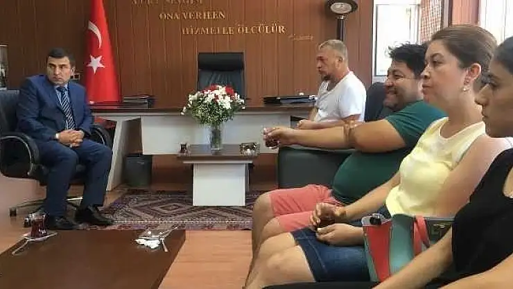 GAZETECİLERDEN  YENİ  KAYMAKAM'A  HAYIRLI  OLSUN   ZİYARETİ