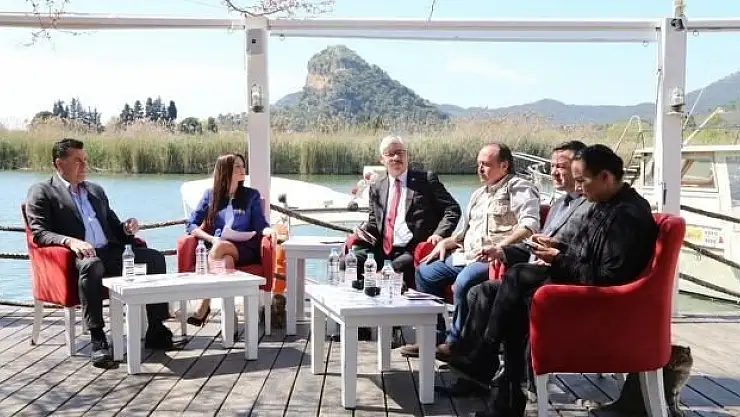 Gazetecilerin sorularını yanıtladı 