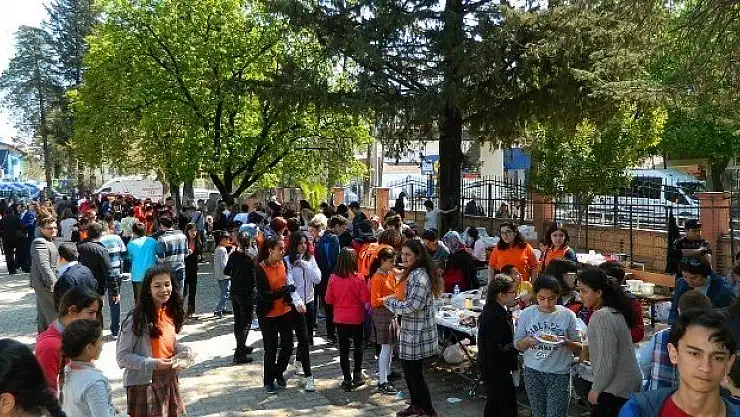 Gazi Ortaokulunda Kermes Düzenlendi