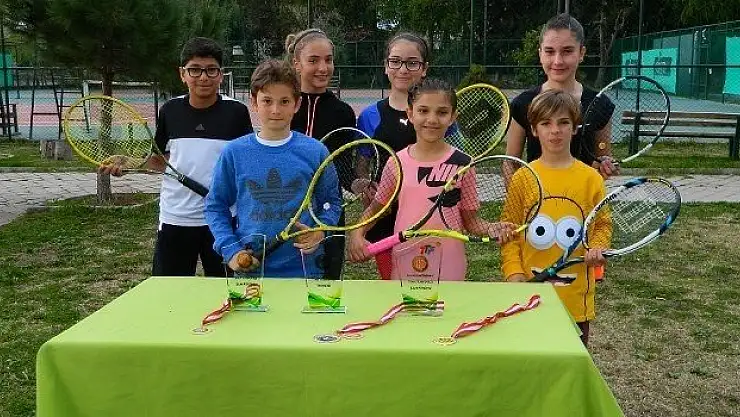 Geleceğin Tenis Sporcuları  Başarılarını  Kutladılar