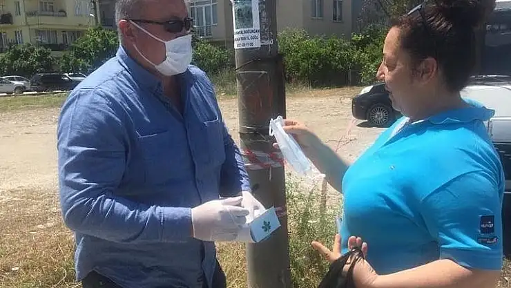 Gelecek Partisi maske dağıttı 