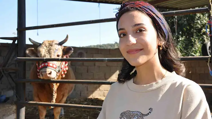 GENÇ KIZIN BOĞA SEVGİSİ ŞAŞIRTIYOR