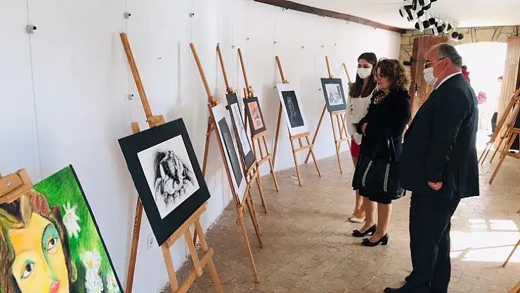 Genç ressamın ilk sergisi ilgi gördü