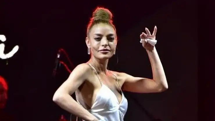 Genç şarkıcı Rana, sevenlerini çoşturdu