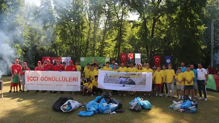 Gençler kamp ateşini  yaktı