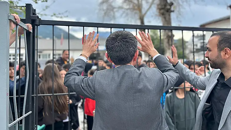 Gençlerden Kökten'e Sevgi Seli