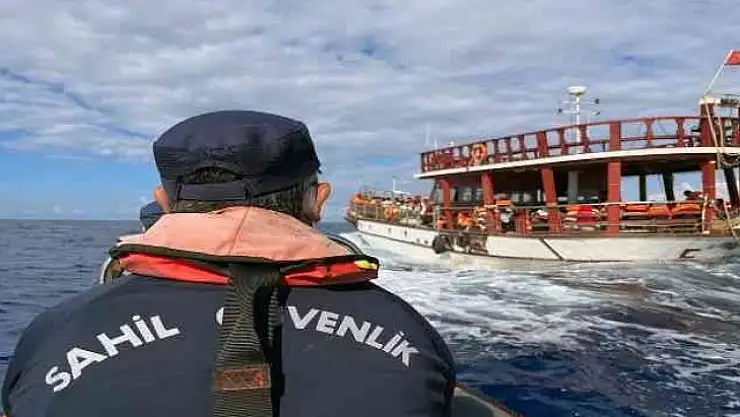 GEZİ TEKNESİ İLE İTALYA'YA GÖÇMEN KAÇAKÇILIĞI