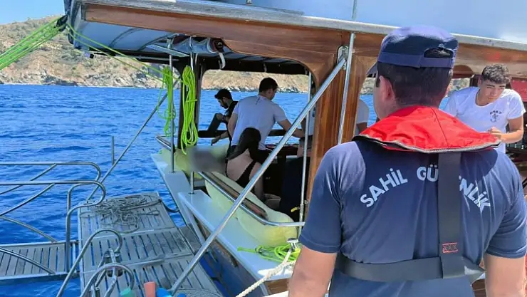 Gezi teknesinde rahatsızlanan vatandaşa tıbbi tahliye