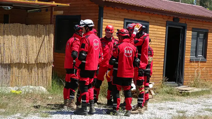 Gönüllü kahramanlar durmadan eğitimlere devam ediyorlar