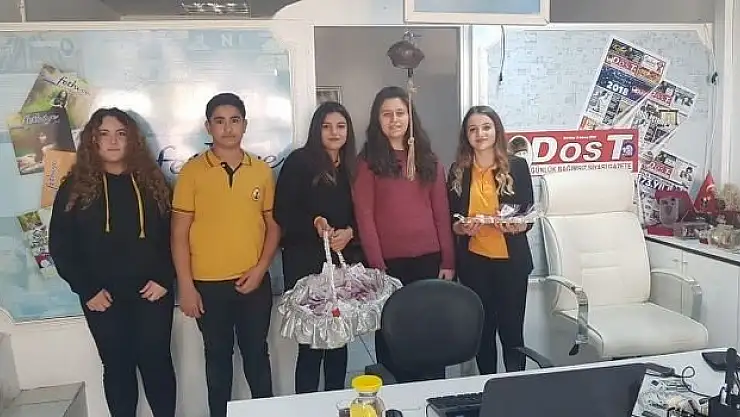 GÜLŞEN GÖKÇE ÖĞRENCİLERİNDEN KADINLARA ANLAMLI HEDİYE