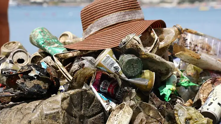 Gümbet'te deniz dibi temizliği